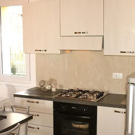 Lariano Giardino - Ferienwohnung Mit Garten Und Seeblick