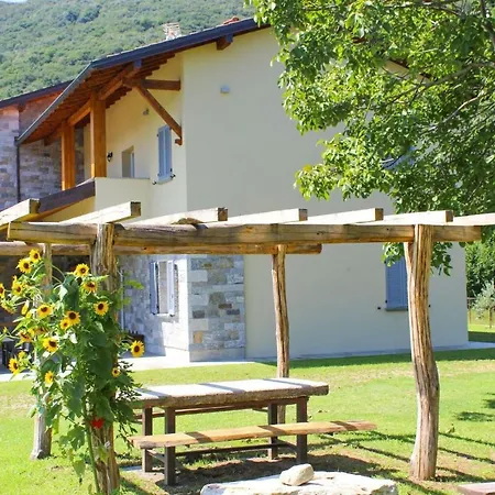 דירה Lariano Giardino - Ferienwohnung Mit Garten Und Seeblick